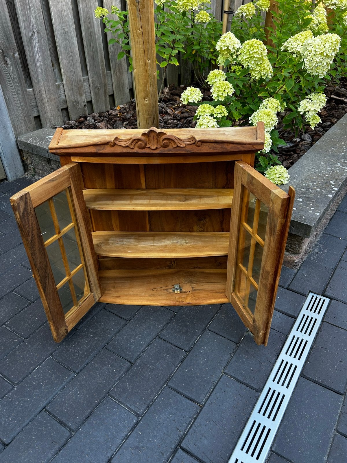 Houten wandkastje met glazen deurtjes, Antiek en Kunst, Antiek | Meubels | Kasten, Ophalen