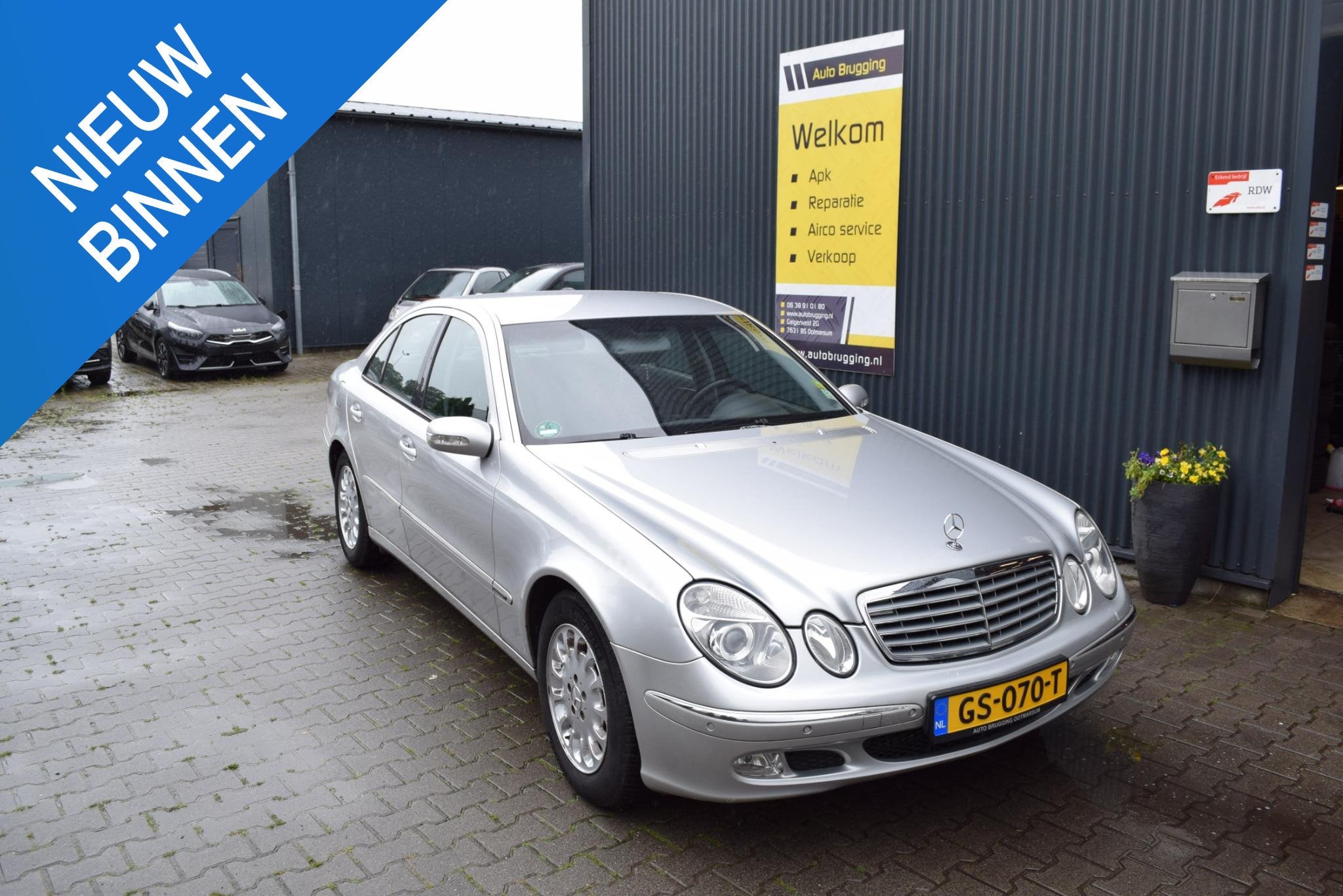 Mercedes-Benz E-klasse 2,4 elegance, Auto's, Automaat, Gebruikt, 2597 cc, 1505 kg