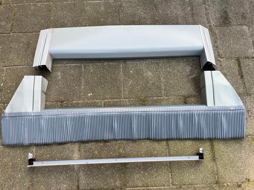 Velux SK06 Omlijstingen 118 x 114, Ophalen, Zo goed als nieuw, Dakraam, 80 tot 120 cm