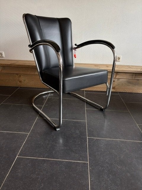 2 Gispen 412S fauteuils, chroom, zwart Colourline leder, Design, 75 tot 100 cm, Zo goed als nieuw, Leer