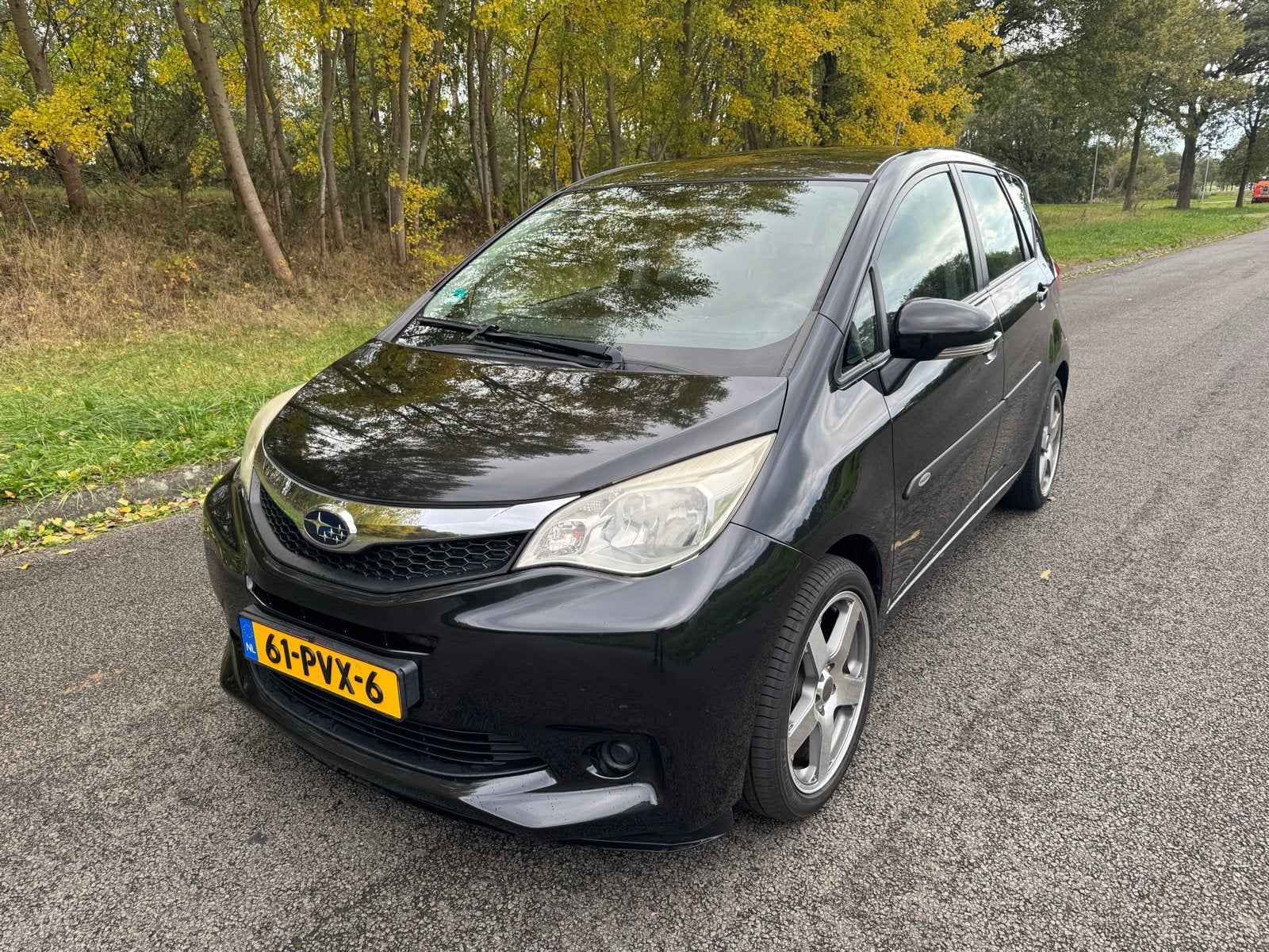 Subaru Trezia 1.3 Vvt-i 73KW 2011 Zwart, Auto's, Voorwielaandrijving, Trezia, 40 €/maand, Zwart
