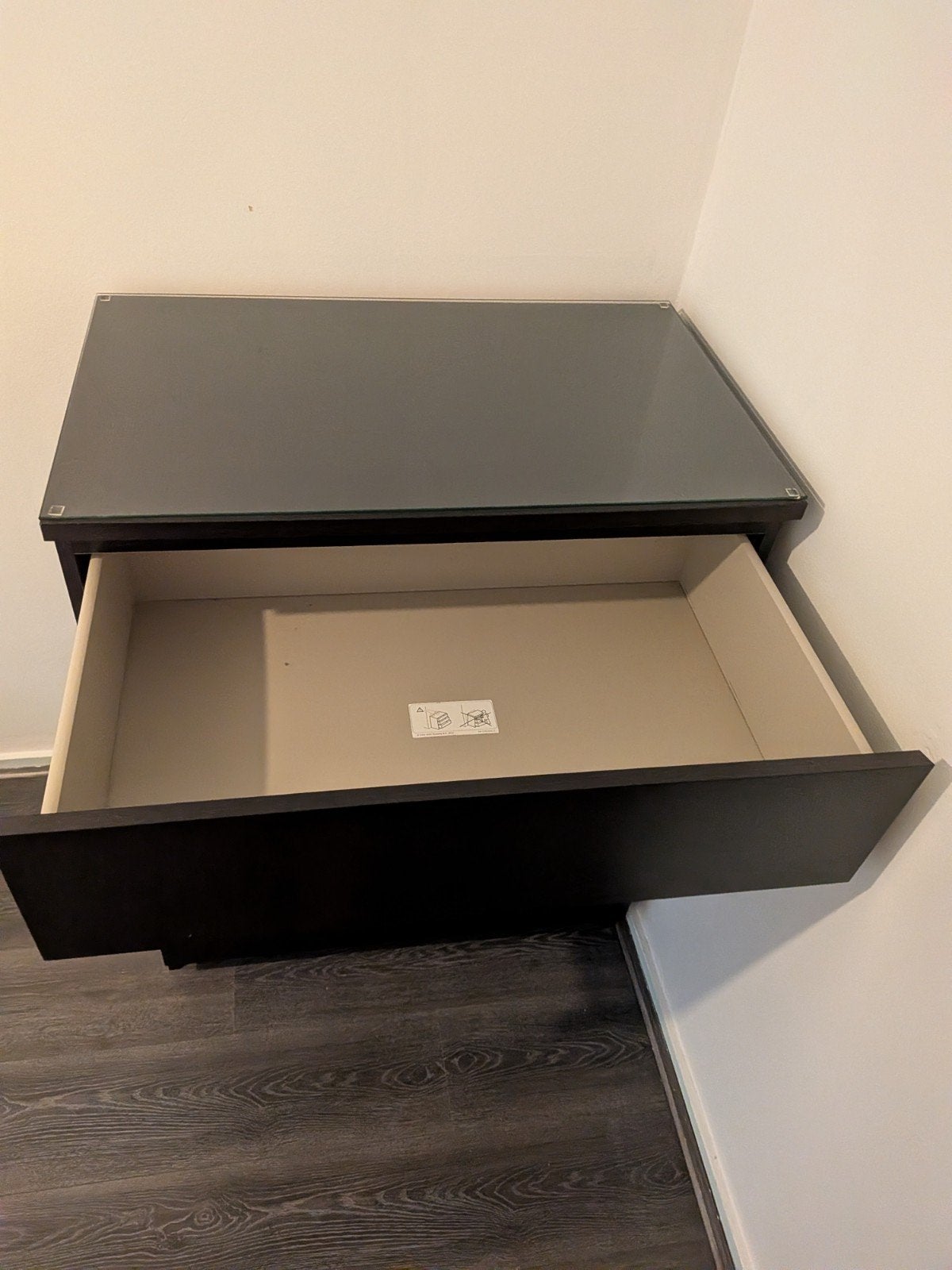 IKEA MALM ladekast met 4 lades - Zwart, Huis en Inrichting, Kasten | Ladekasten, Ophalen, Gebruikt, Modern, Scandinavisch, Glas