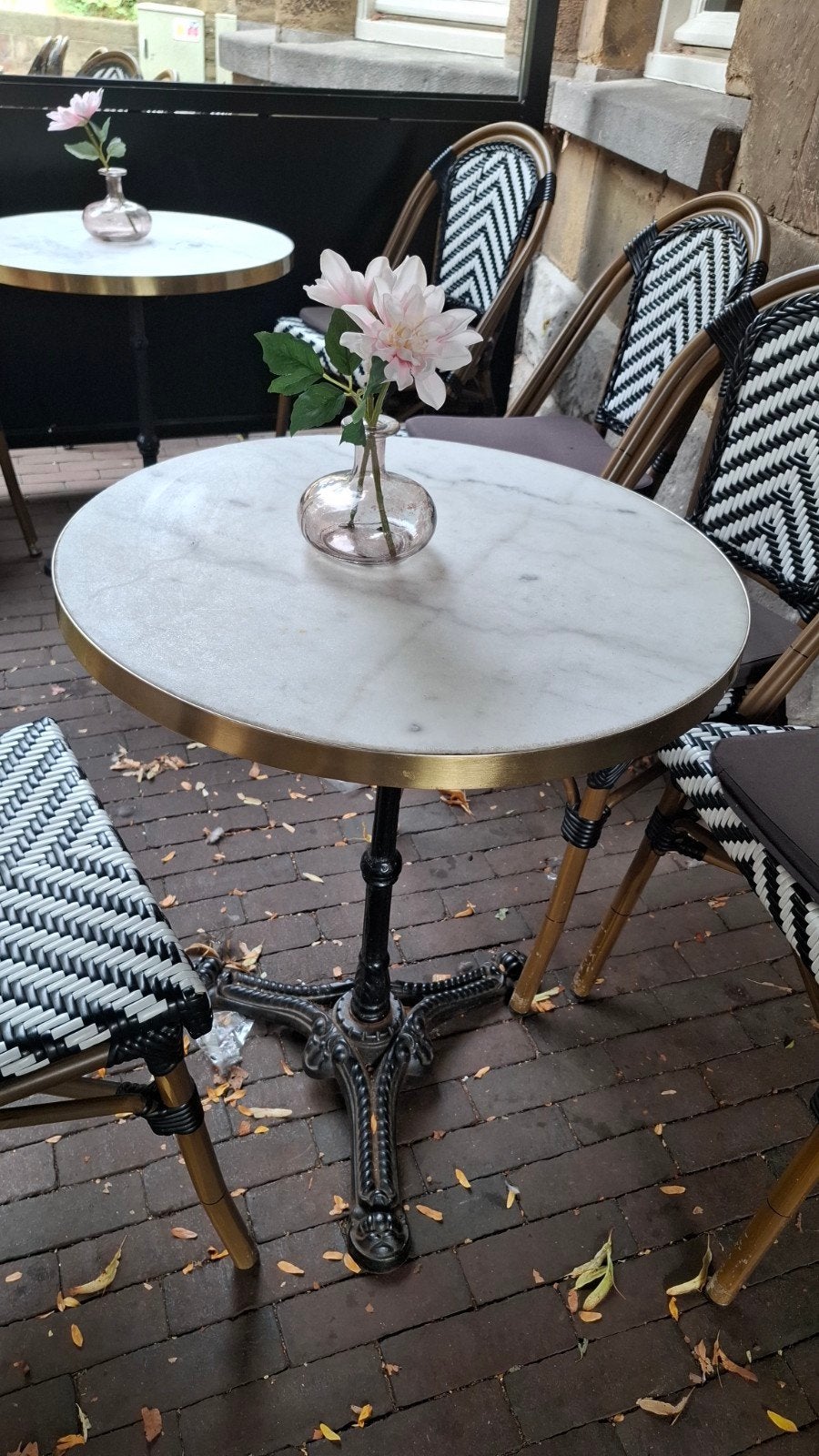 30 terras bistro 60 cm MARMER messing + parijs stoel horeca, Ophalen of Verzenden, Zo goed als nieuw, Rond