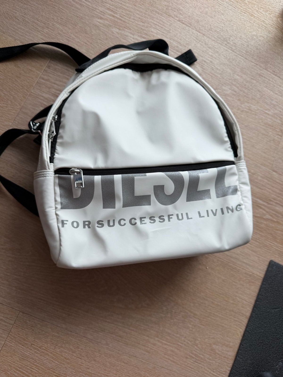 Diesel rugzak wit - Zo goed als nieuw, Overige merken, Minder dan 30 cm, Ophalen of Verzenden, Minder dan 25 cm