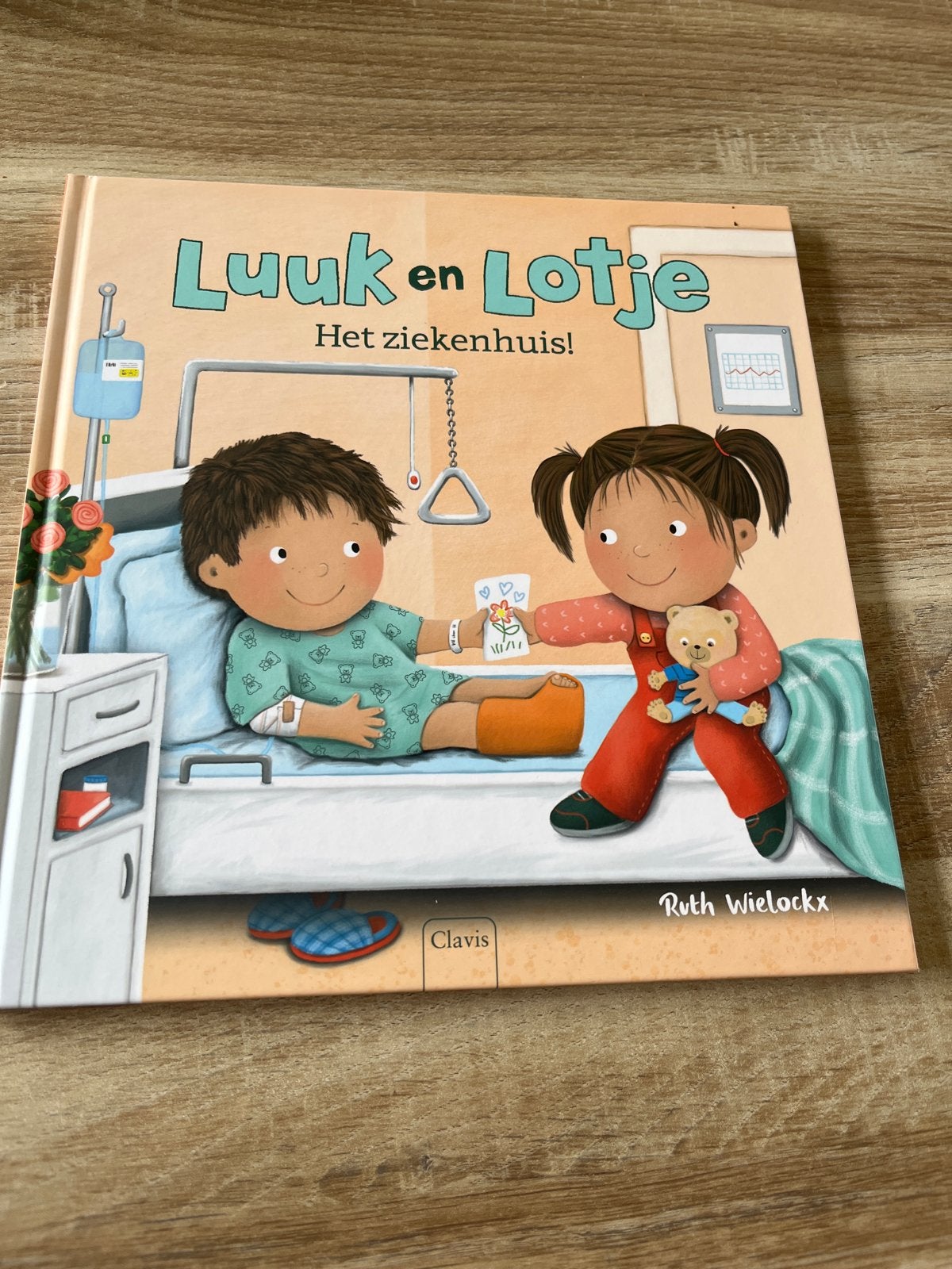Luuk en Lotje: Het ziekenhuis! - Prentenboek, Ophalen of Verzenden, Zo goed als nieuw, Prentenboek
