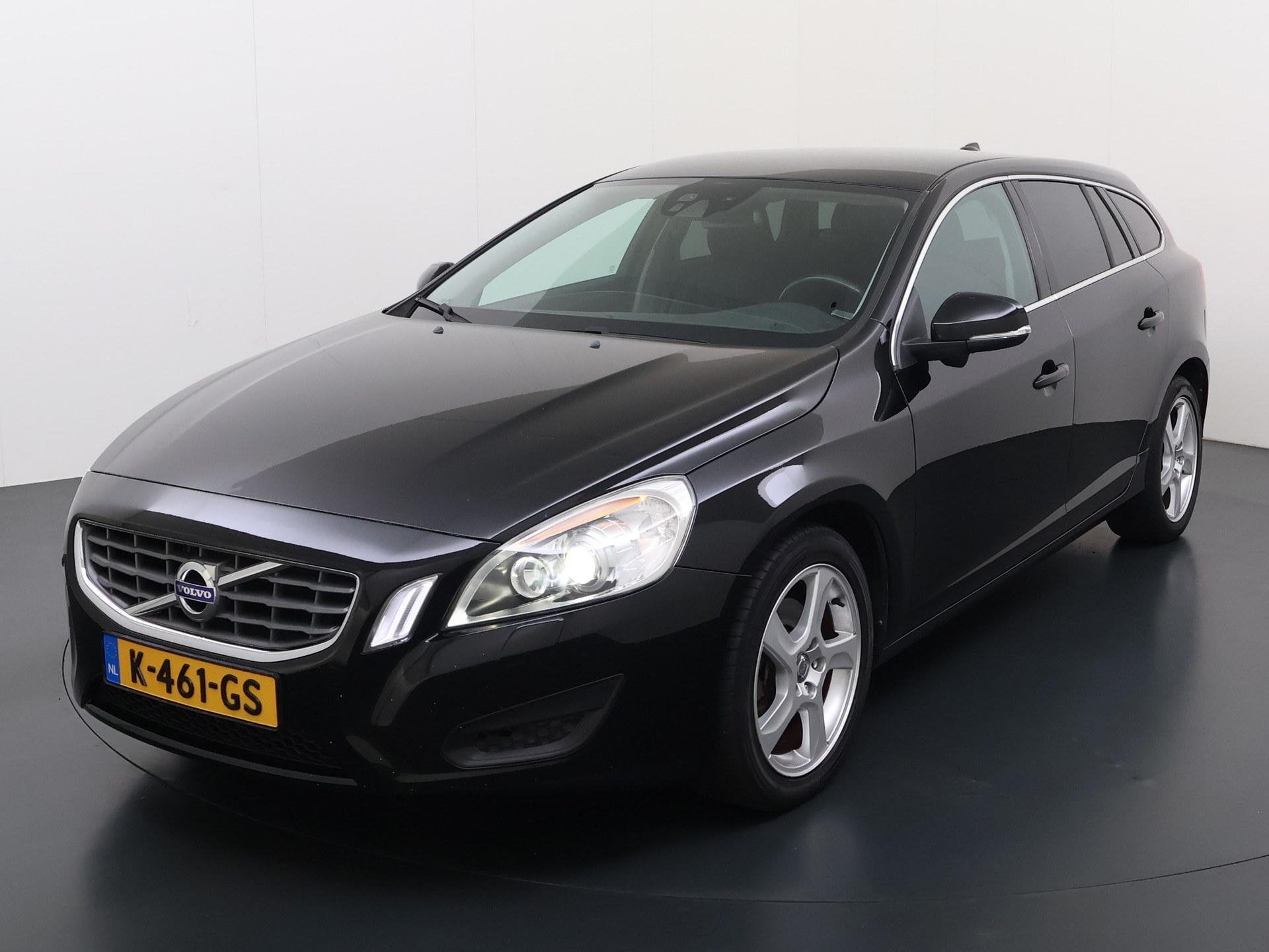 Volvo V60 1.6 T4 Summum, Voorwielaandrijving, 15 km/l, Gebruikt, Zwart
