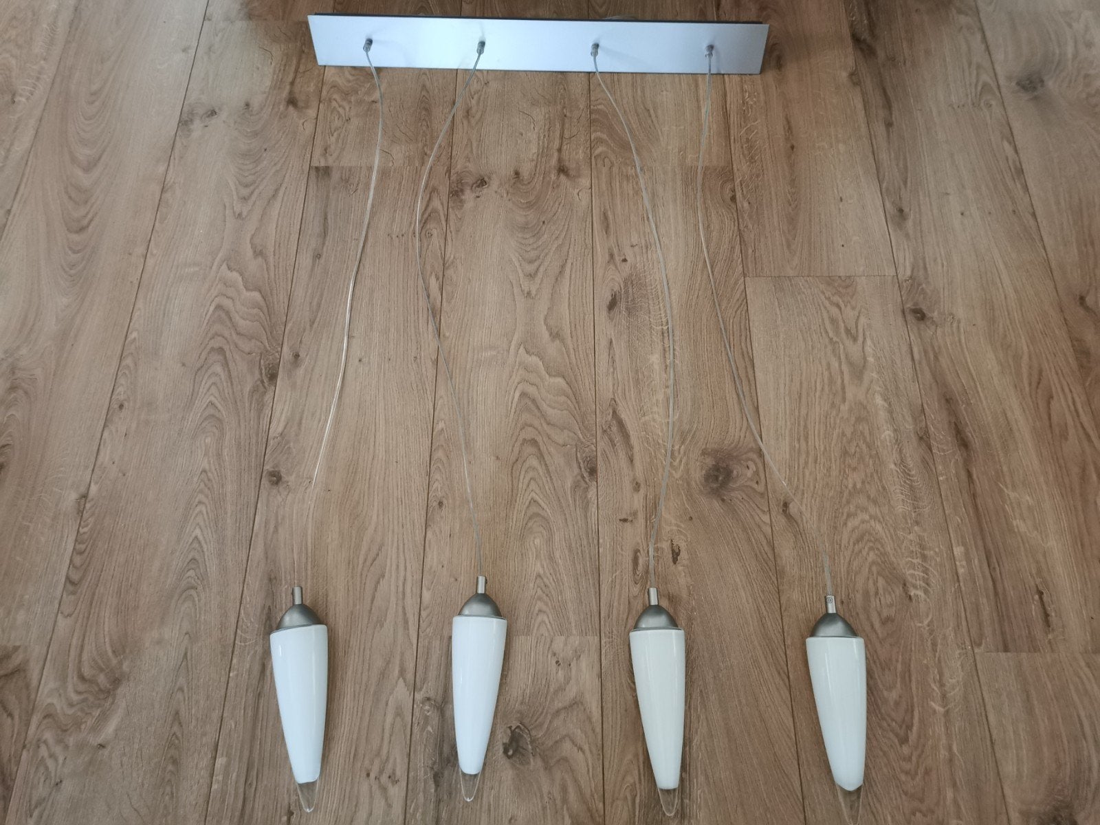 Moderne hanglamp met 4 melkglazen kelken, E14 (klein), Ophalen of Verzenden, Zo goed als nieuw, Glas