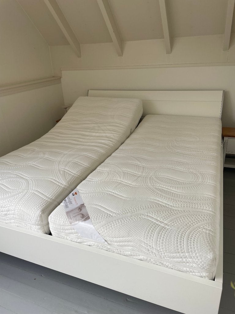 Auping tweepersoonsbed met verstelbare lattenbodems