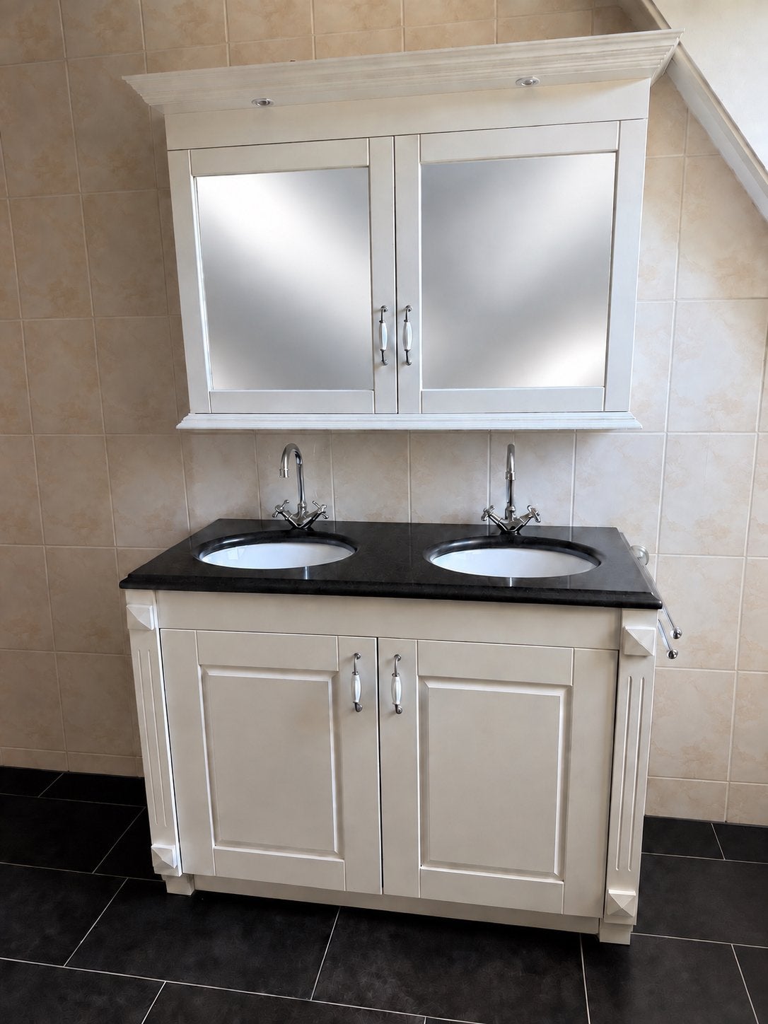 Landelijk badkamermeubel met granieten blad en spiegelkast, Huis en Inrichting, Ophalen, 100 tot 150 cm, Minder dan 100 cm, 50 tot 75 cm
