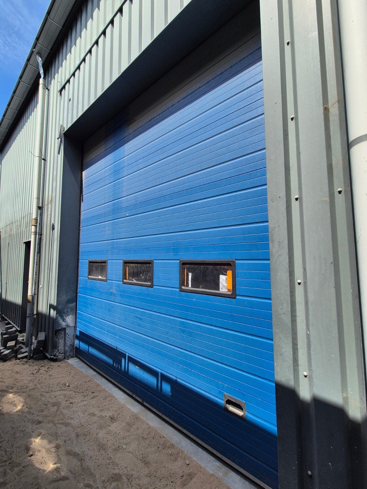Overheaddeur met besturing en krachtmotor, Doe-het-zelf en Verbouw, Deuren en Horren, Ophalen, Gebruikt, Garagedeur, Metaal