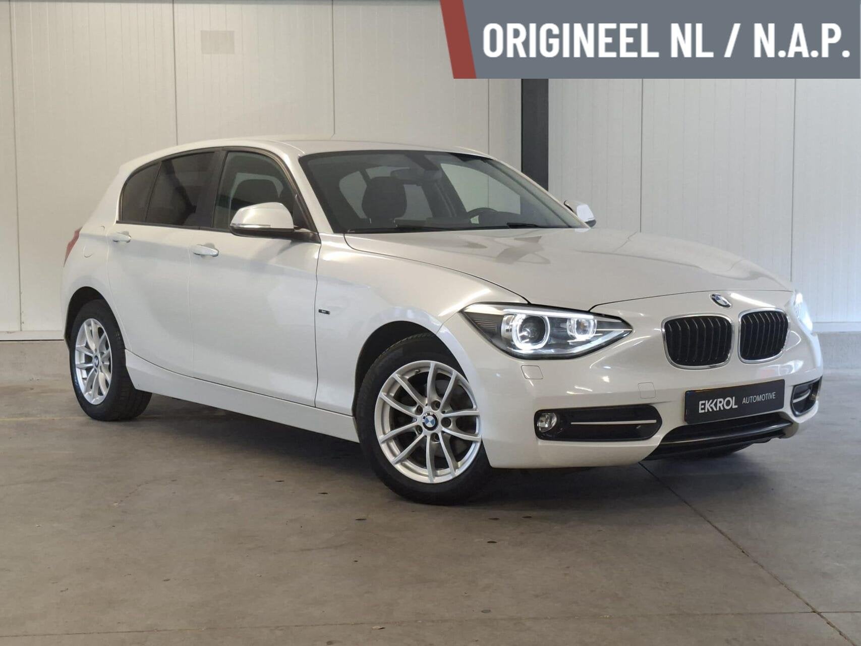 BMW 116i Sportline Automaat (OrgNL/Xenon/Sportstoelen/NAP), Auto's, Gebruikt, 4 cilinders, Met garantie (alle), Wit