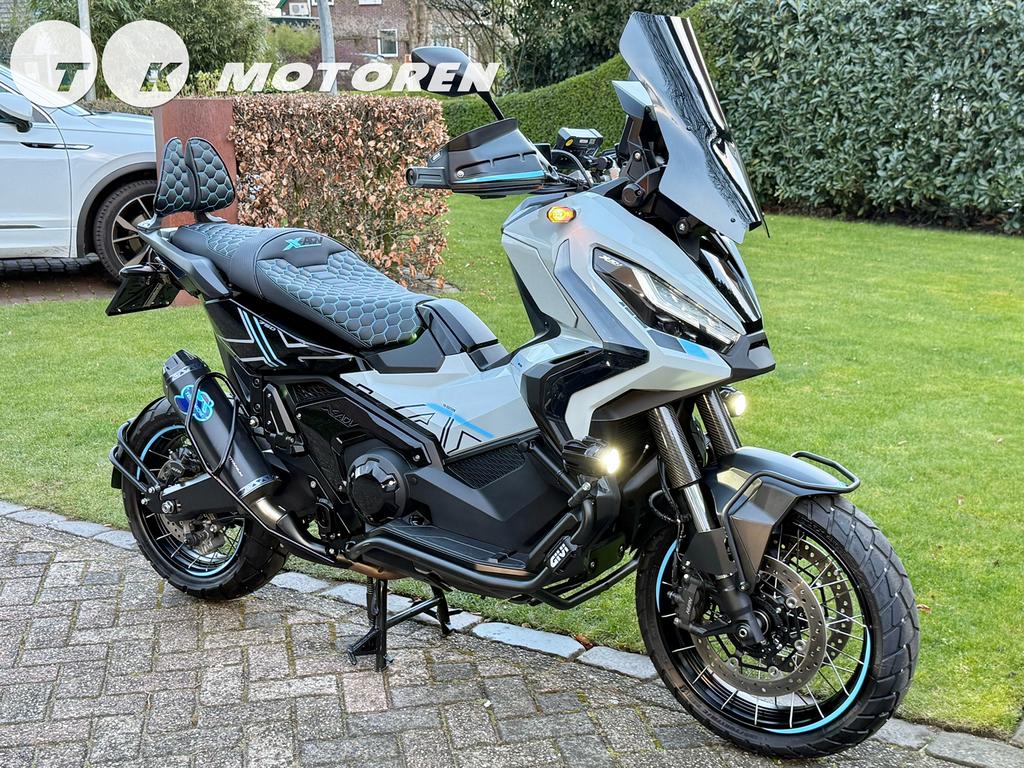 ⭐️ UNIEKE CUSTOM Honda XADV 750 2024 TK EDITION CARPLAY, Motoren, Motoren | Honda, 750 cc, Motorrijbewijs A, Bedrijf, Meer dan 35 kW