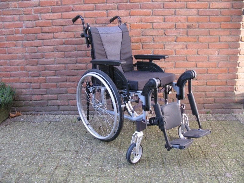 Invacare Action 5 (nieuw type) aluminium rolstoel 41 cm, Ophalen, Inklapbaar, Zo goed als nieuw, Duwrolstoel
