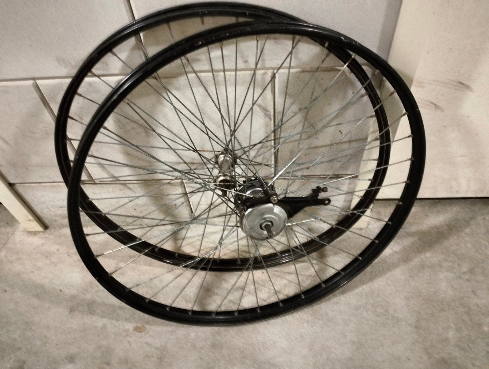 Te koop 2 wielen 28 inch, Ophalen of Verzenden