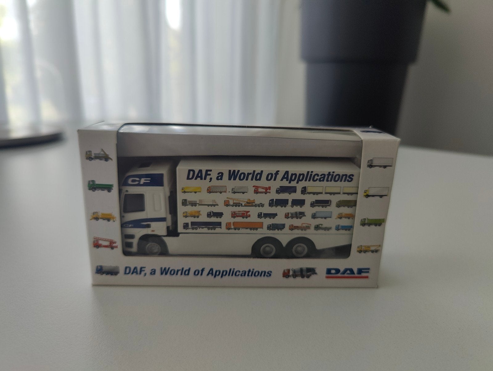 DAF CF "A World of Applications" Trekker met bak, Verzenden, Zo goed als nieuw, Bus of Vrachtwagen, Lion Toys