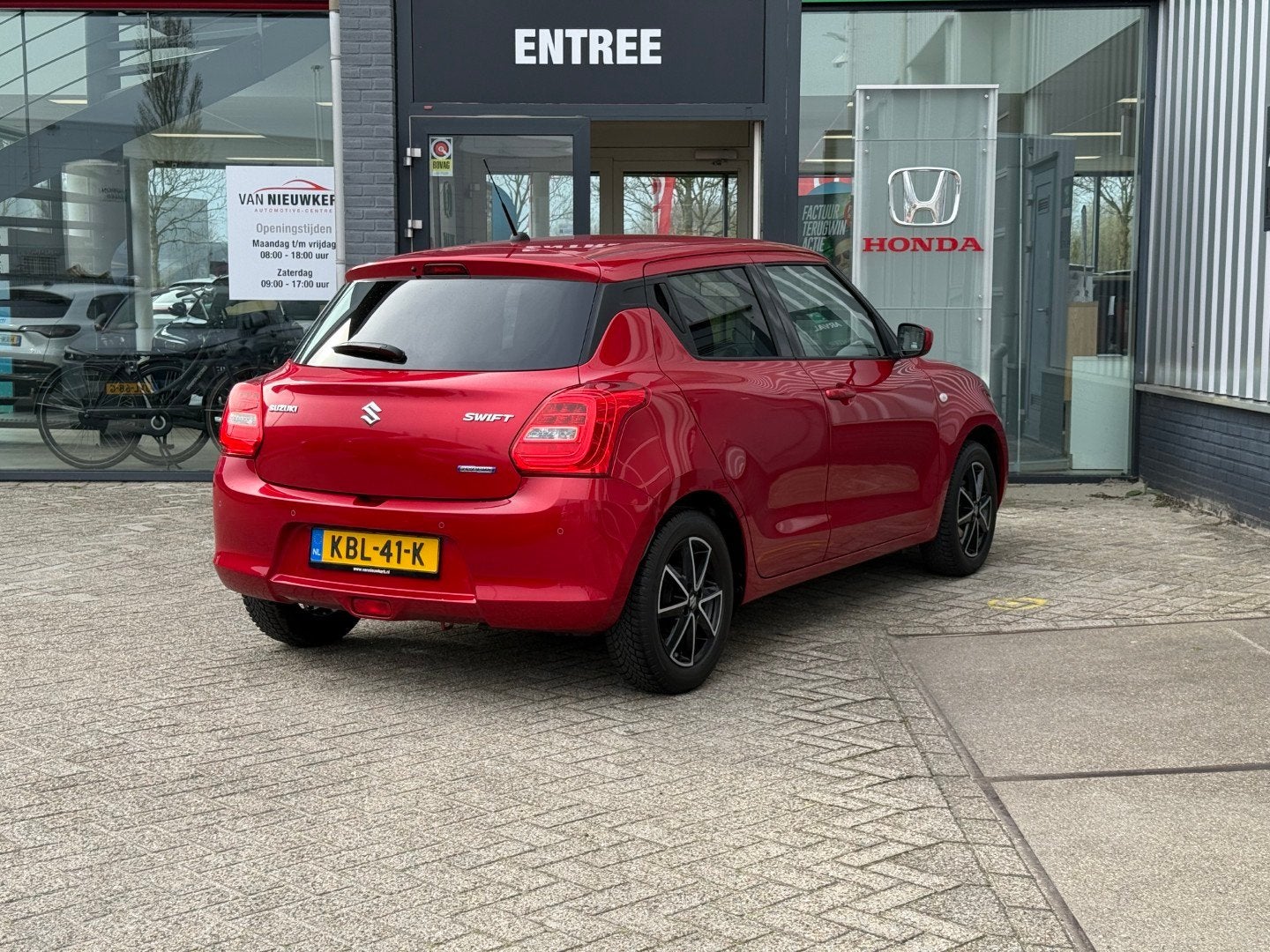 SUZUKI Swift 1.2 83pk Hybrid automaat Select | navigatie | c, Auto's, Suzuki, Stof, Gebruikt, 4 cilinders, 400 kg