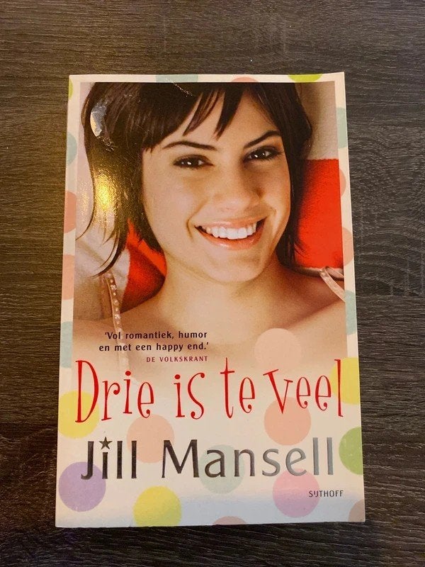 Drie is te veel - Jill Mansell (roman), Ophalen of Verzenden, Gelezen, Jill Mansell, Nederland