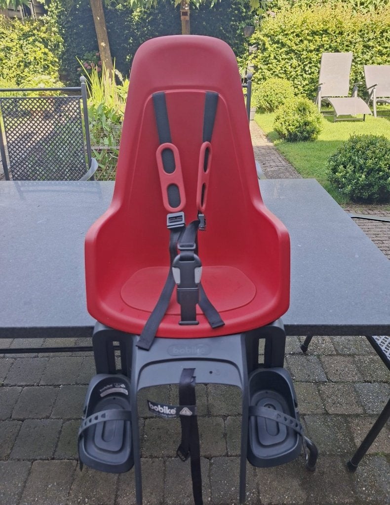 BOBIKE rood fietsstoeltje achter met bagagedragerbevestiging, Ophalen, Achterzitje, Voetsteuntjes, 9 t/m 18 kg