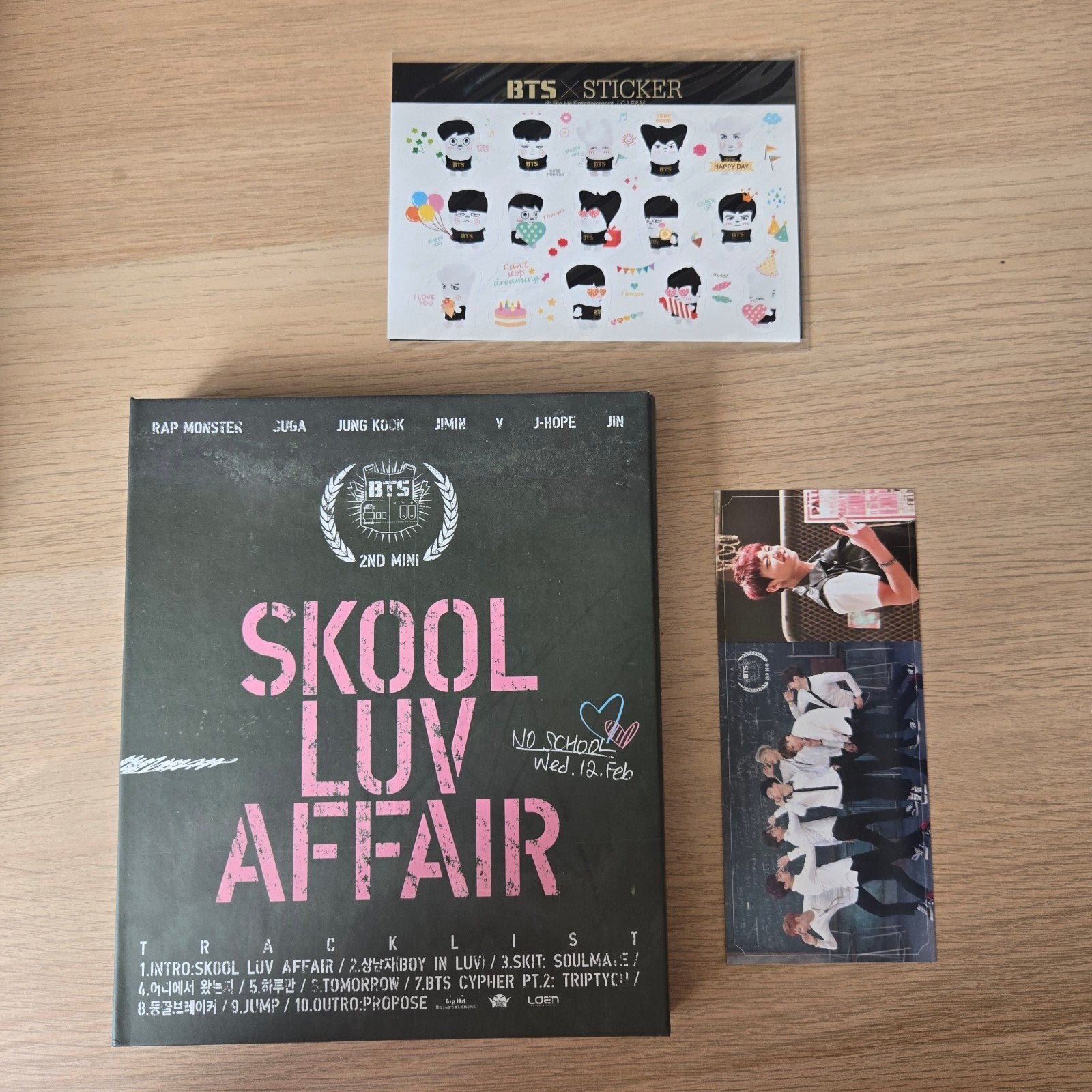 BTS Skool Luv Affair 2nd Mini Album met stickers, Inclusief boekje, Gebruikt, K-pop, Ophalen of Verzenden