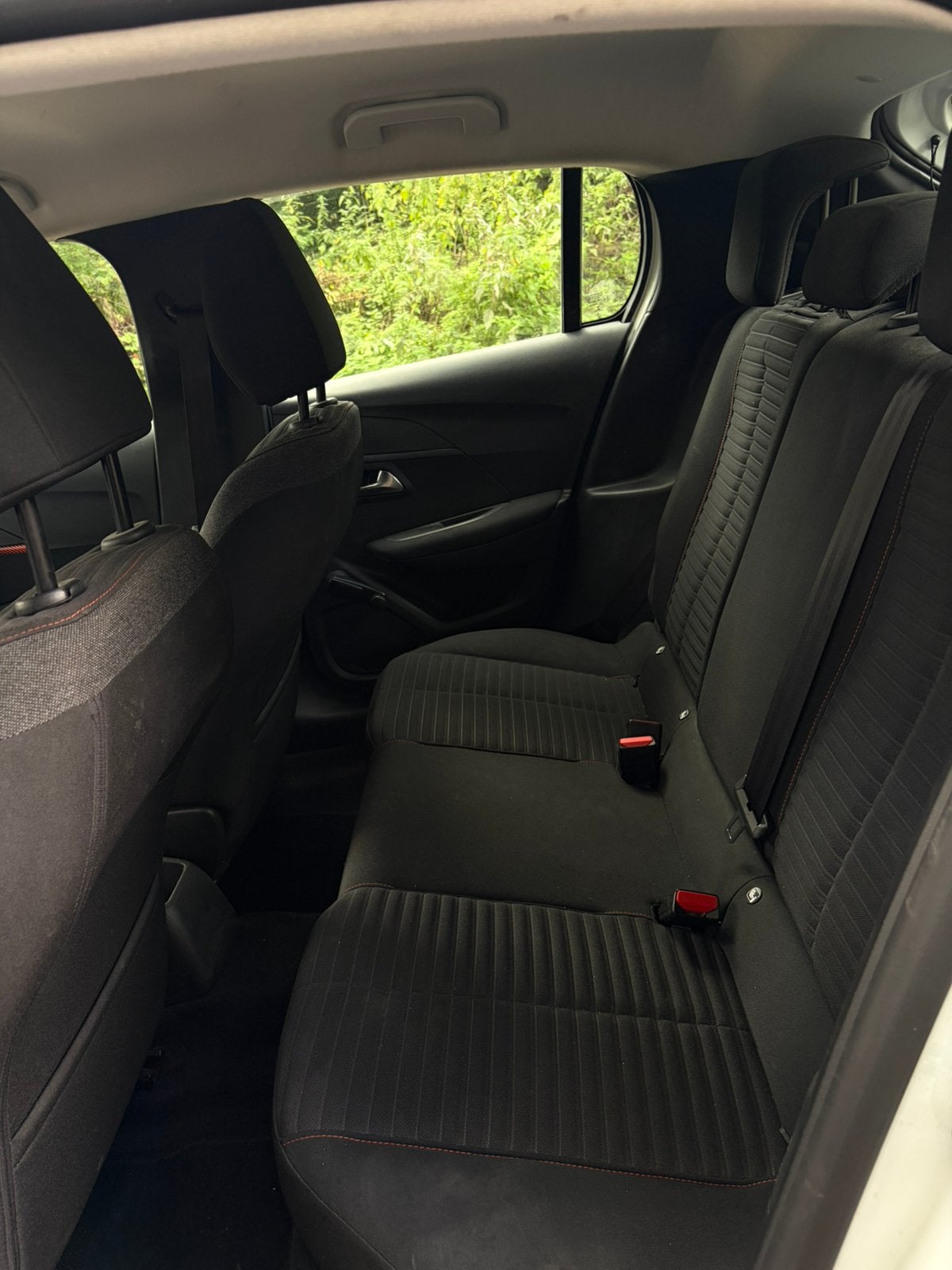 Foto 14 van Peugeot 208 1.2 Puretech 75pk 2022 Wit