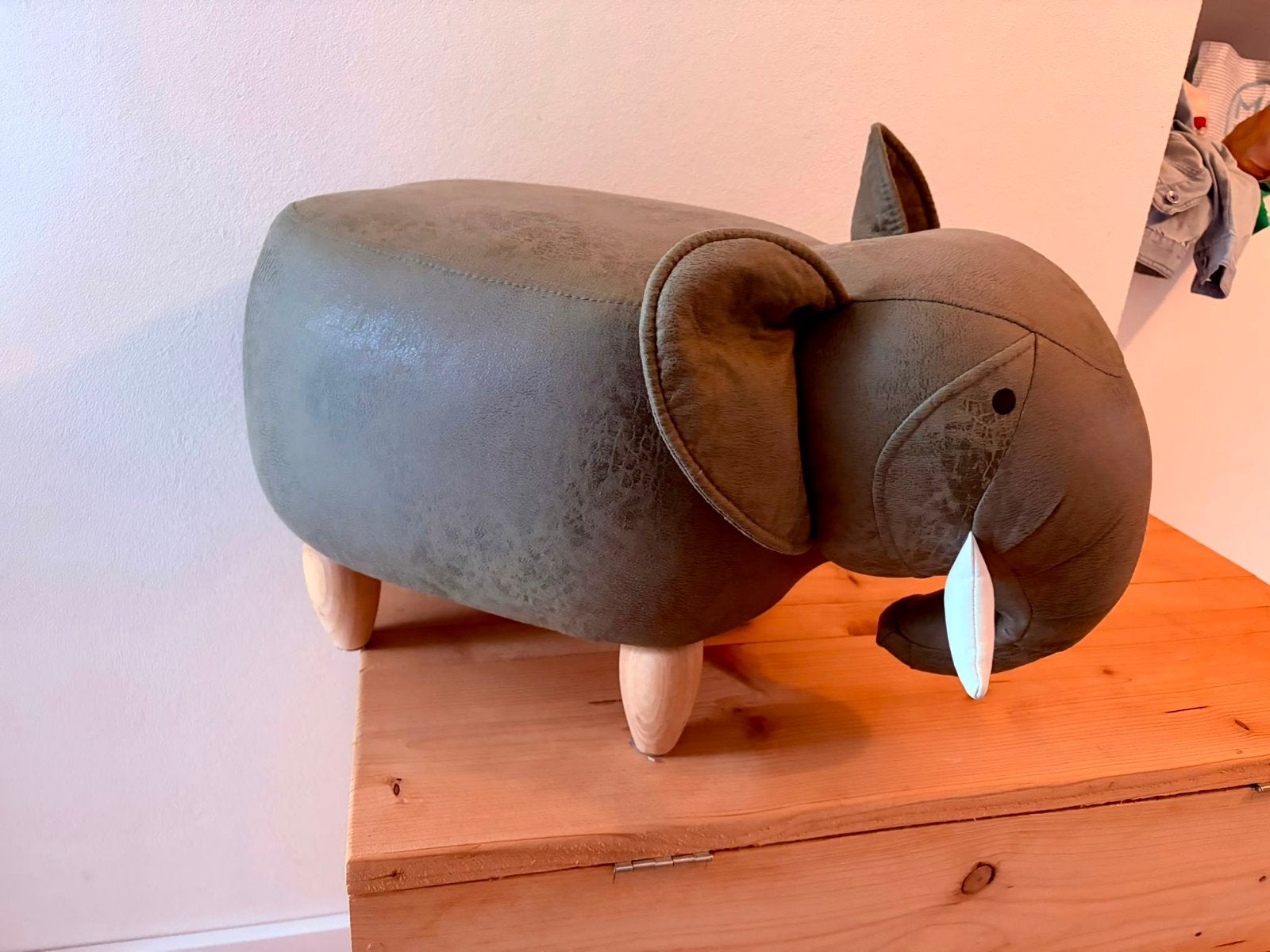 Leuke olifant poef/voetenbankje voor kinderkamer, Ophalen, Zo goed als nieuw, Groen, Kunststof