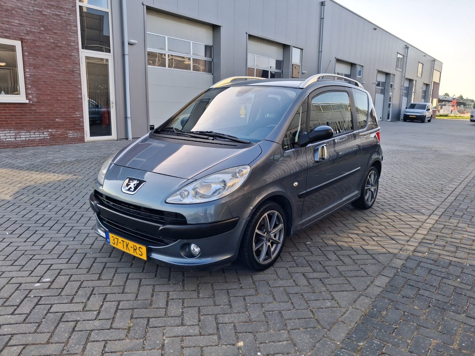 Peugeot 1007 1.4 Full Option NAP/NweAPK/Airco, Voorwielaandrijving, Stof, 1360 cc, 4 cilinders
