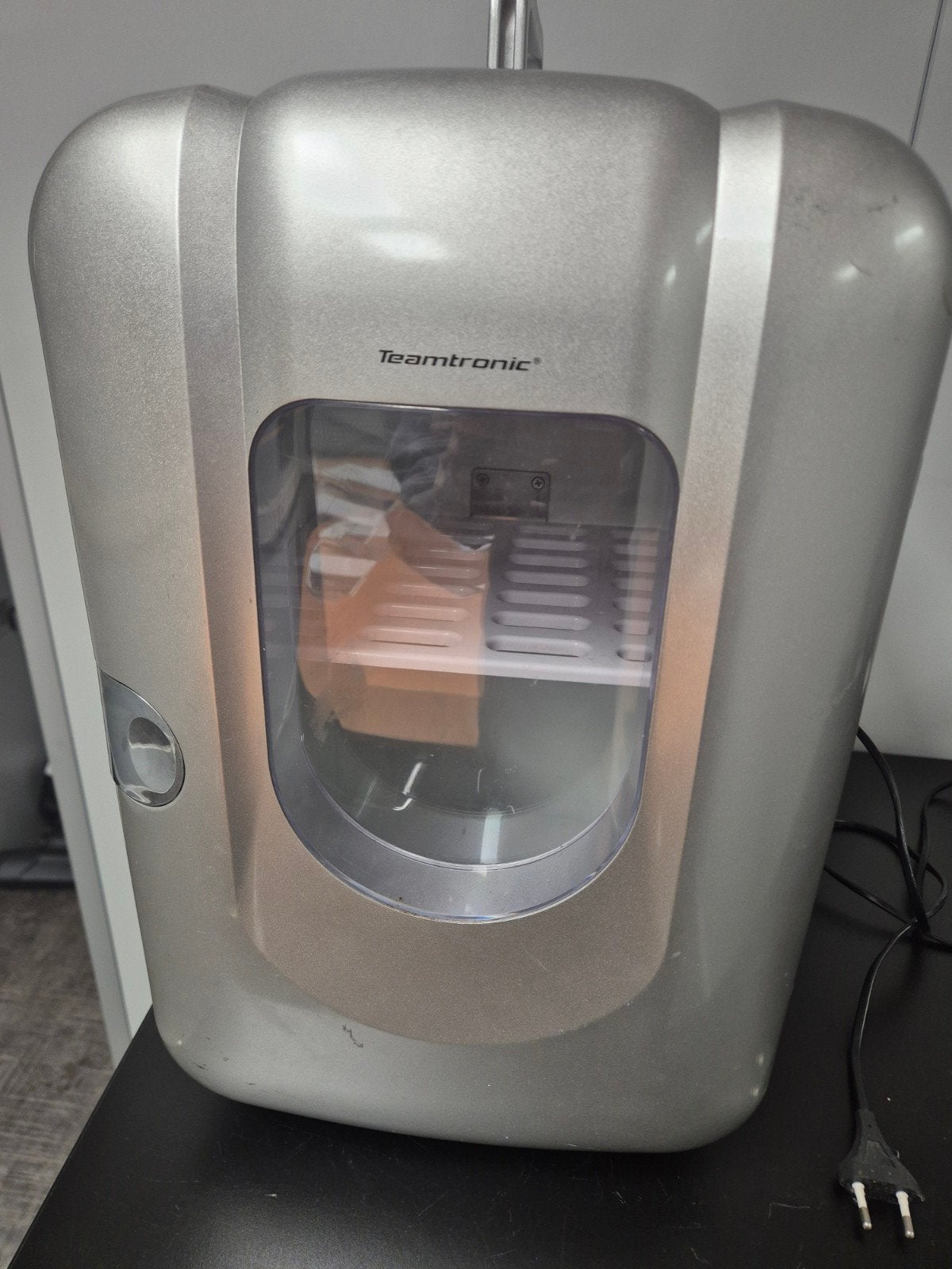 Teamtronic Mini Koelkast - Compact en Draagbaar, Ophalen, Minder dan 75 liter, Zonder vriesvak, Gebruikt