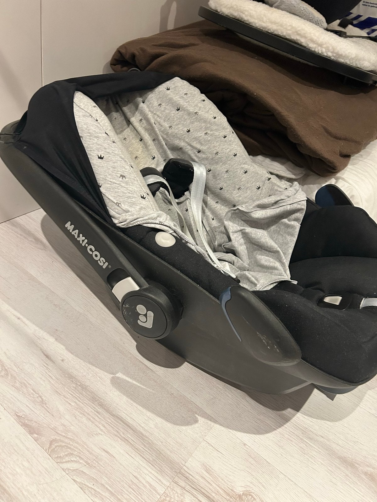 Maxi-Cosi autostoel zo goed als nieuw met zonnedoek, Ophalen, Zo goed als nieuw, Maxi-Cosi