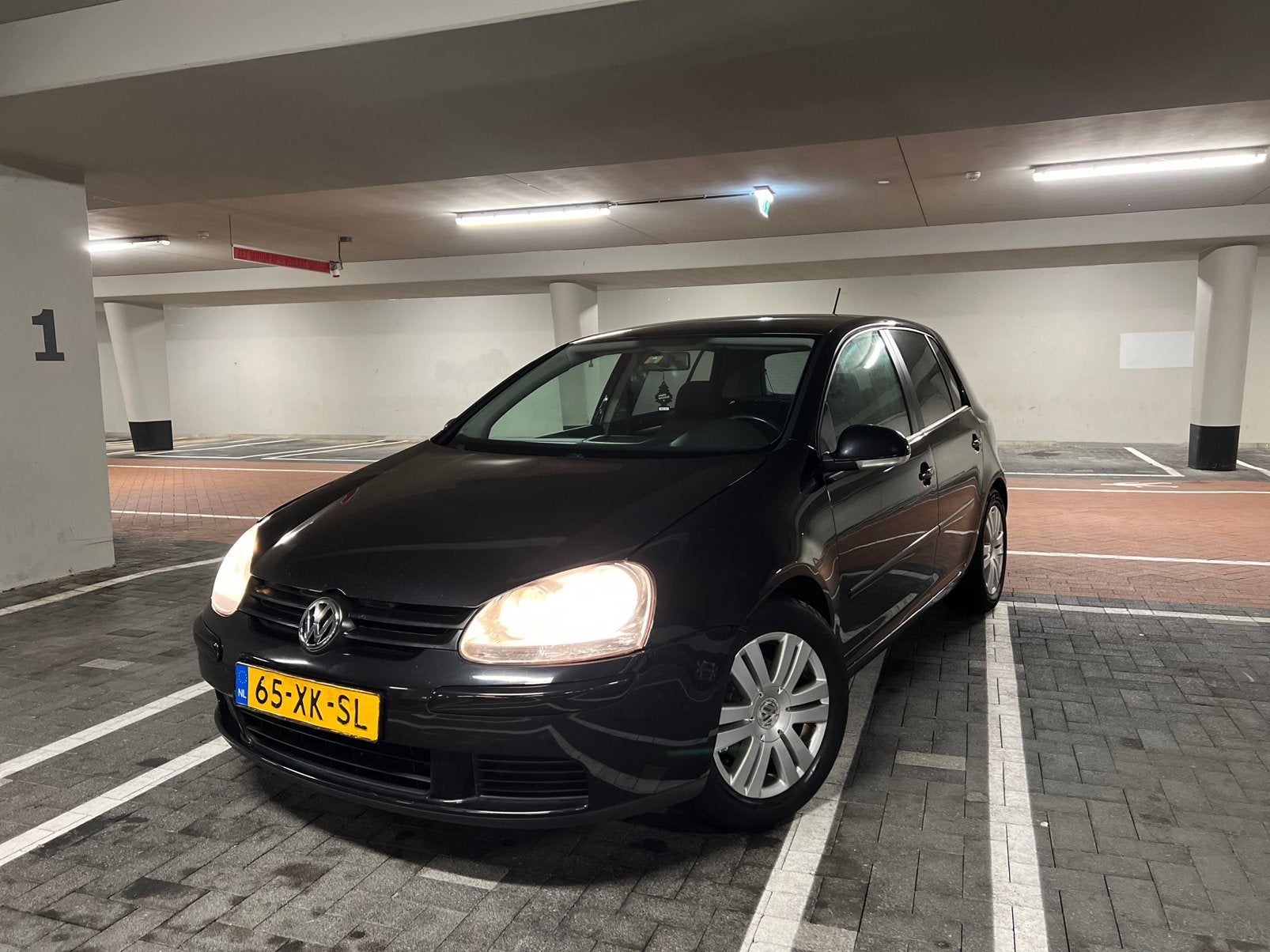 Volkswagen Golf 1.6 FSI AUTOMAAT 5DRS 2007 Zwart, Nette Auto, Stof, 4 cilinders, Zwart, Origineel Nederlands