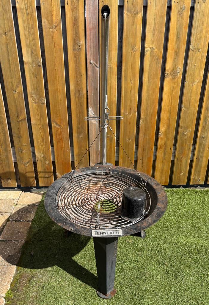 Tenneker driepoot barbecue TC-Swing, Tuin en Terras, Houtskoolbarbecues, Ophalen, Gebruikt