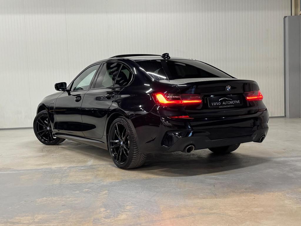BMW 3-serie 330e eDrive Edition | M-SPORT | SCHUIF/KANTEL |, Auto's, 1998 cc, Achterwielaandrijving, Gebruikt, Zwart