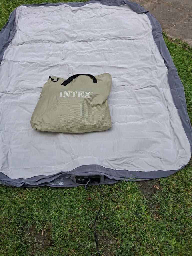Intex luchtbed 2 persoons, Ophalen, Ingebouwde pomp, Zo goed als nieuw, 2-persoons