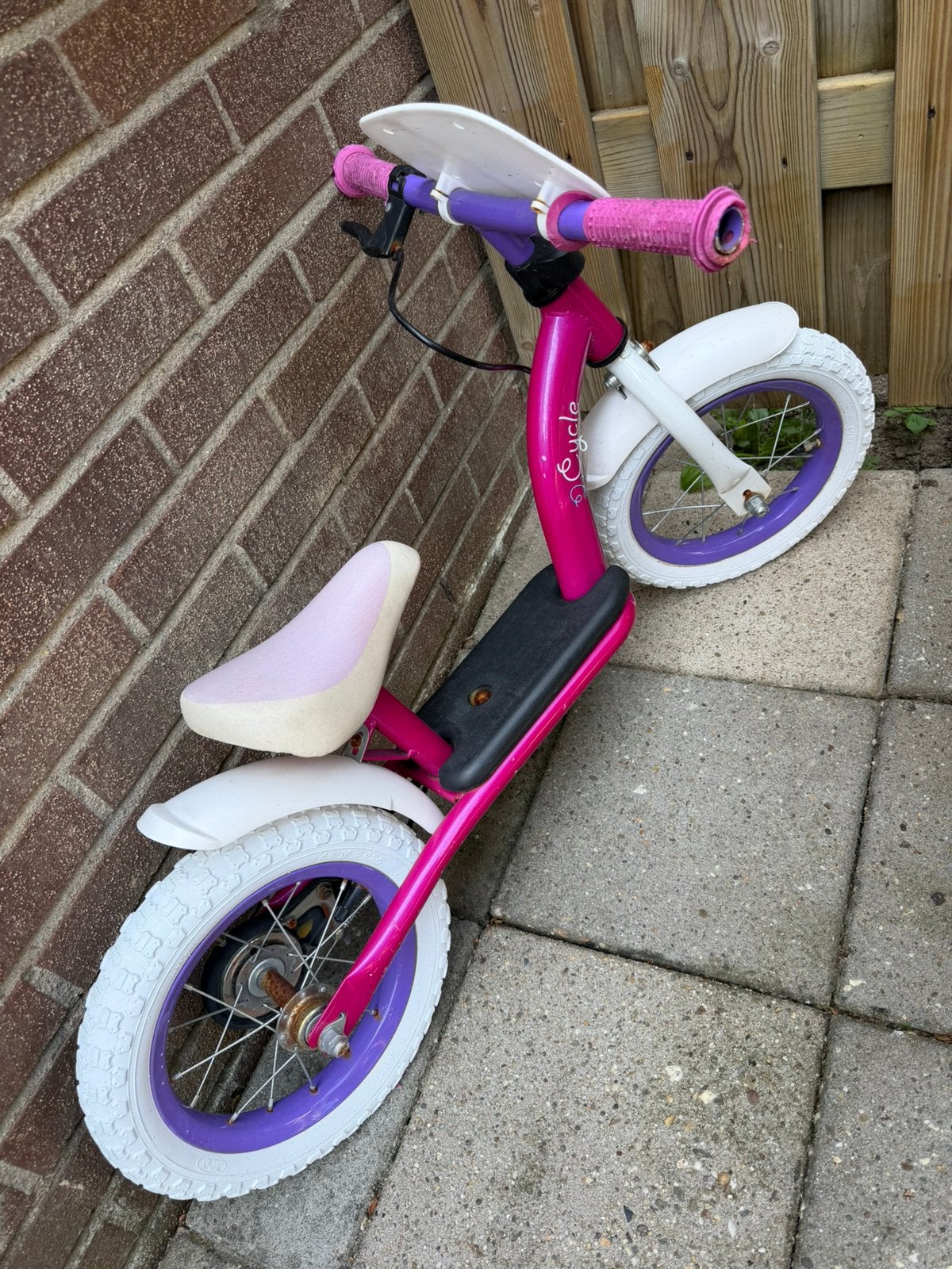 Fauteuil en loopfiets gratis  op te halen, Fietsen en Brommers, Fietsen | Kinderfietsjes, Ophalen, Zo goed als nieuw, Minder dan 16 inch