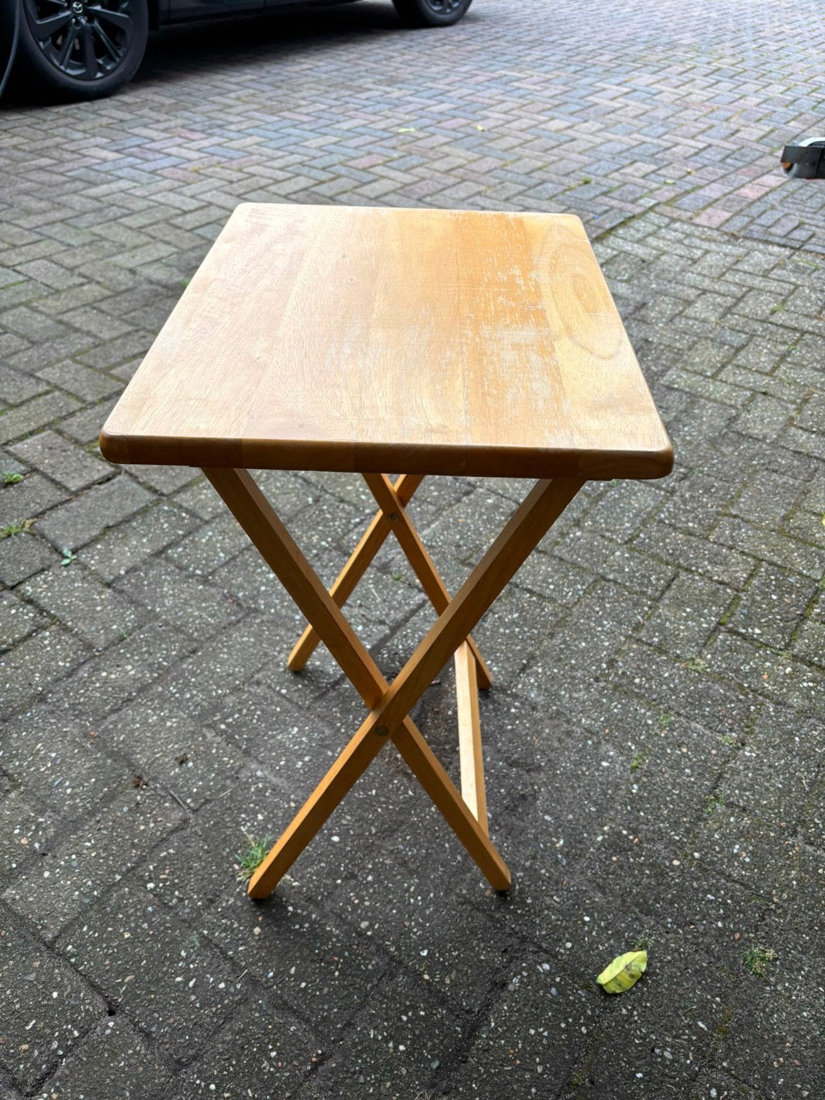 handig inklapbaar houten bijzettafel, Ophalen