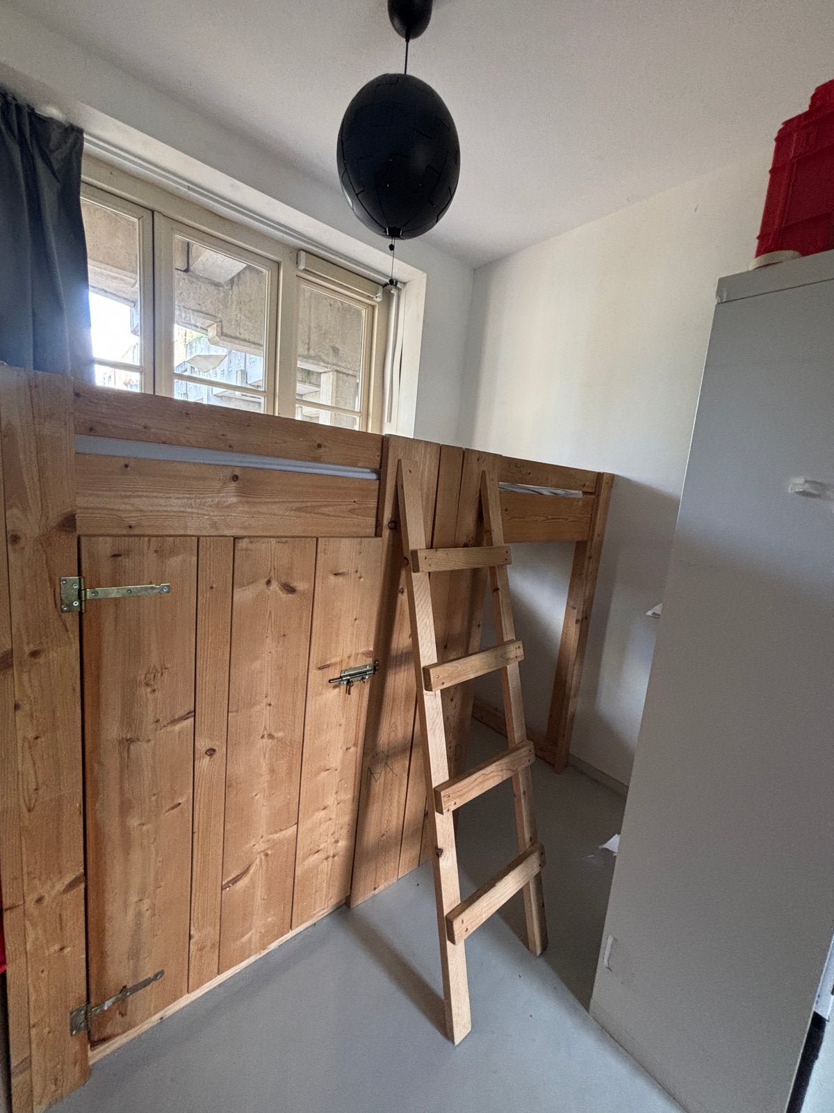 Steigerhouten Hoogslaper 90x200 cm met Kast en Planken, Gebruikt, Eenpersoons, Minder dan 160 cm, Ophalen of Verzenden