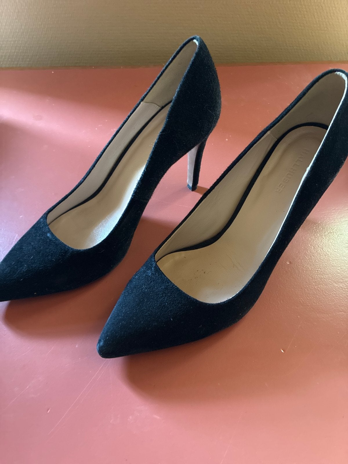 Hallhuber zwarte suède pumps - Maat 40, Ophalen of Verzenden, Gedragen, Zwart, Pumps