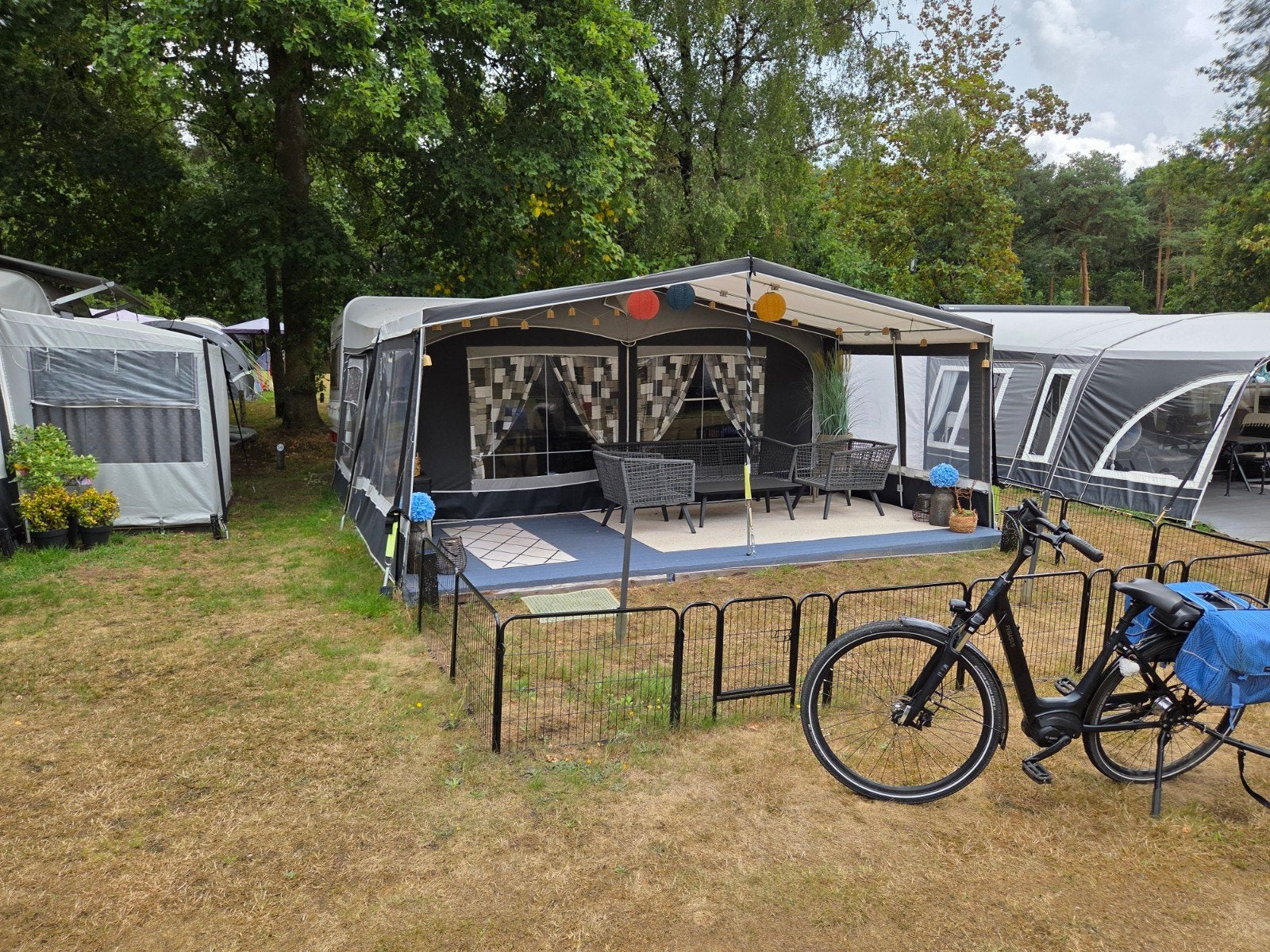 Dethleffs Beduin caravan met voortent, Vast bed, Rondzit, Particulier, Luifel