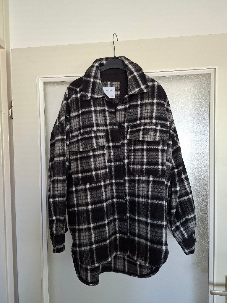 Bershka jas /blouse, Ophalen, Zo goed als nieuw, Maat 34 (XS) of kleiner, Zwart