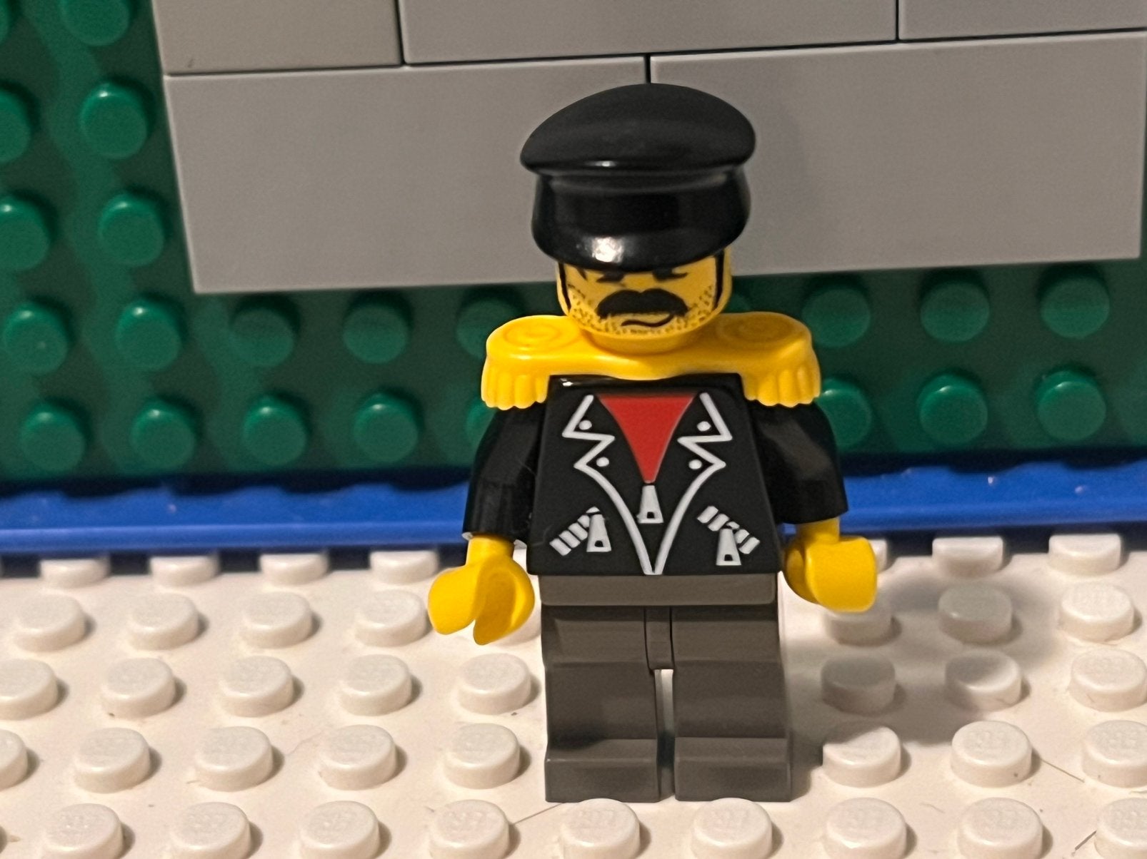 Lego tony twister baronblomberg minifiguur, Ophalen of Verzenden, Zo goed als nieuw