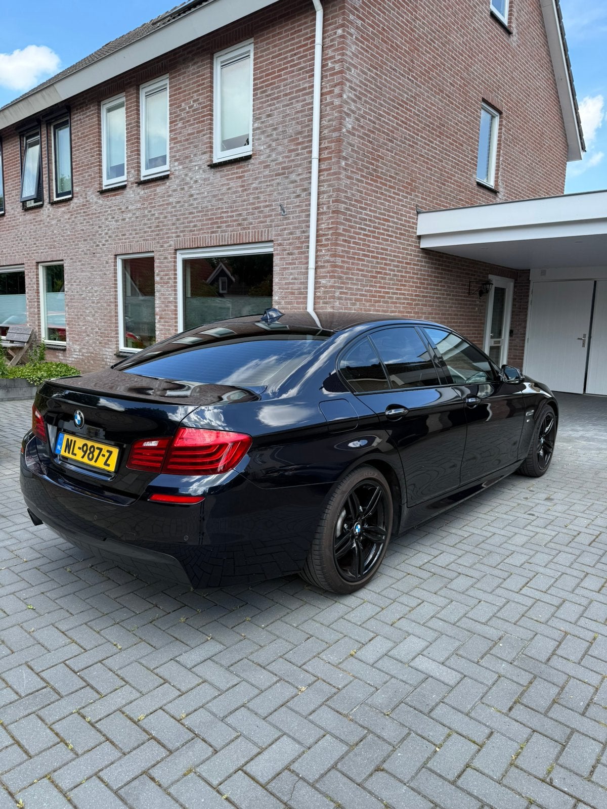 BMW 5-Serie 2.0 520I AUT 184 PK Sedan 2017 Zwart, Auto's, Achterwielaandrijving, 4 cilinders, 2000 kg, Zwart