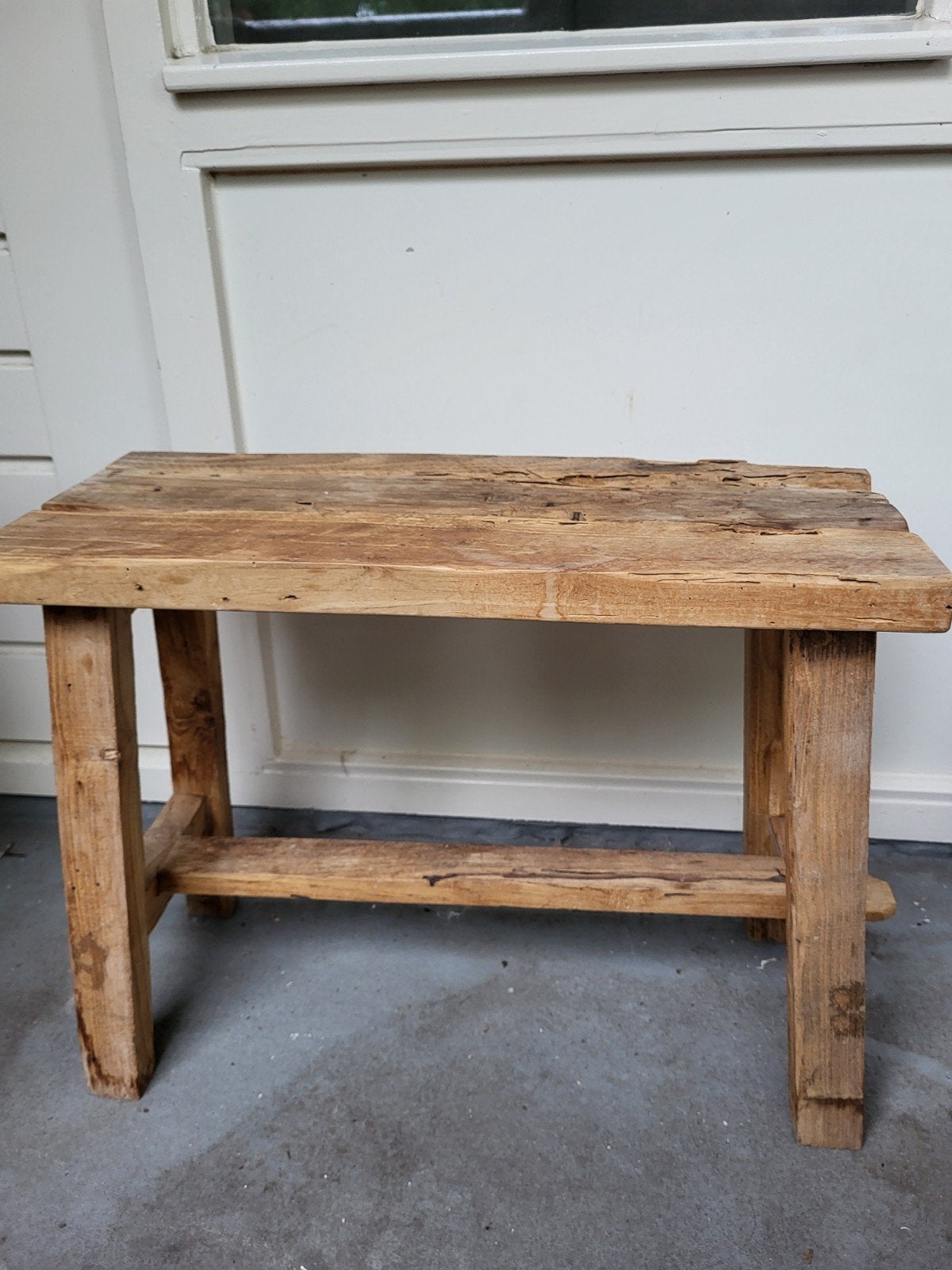 robuuste houten kruk / bankje, Huis en Inrichting, Krukjes, Ophalen, Gebruikt