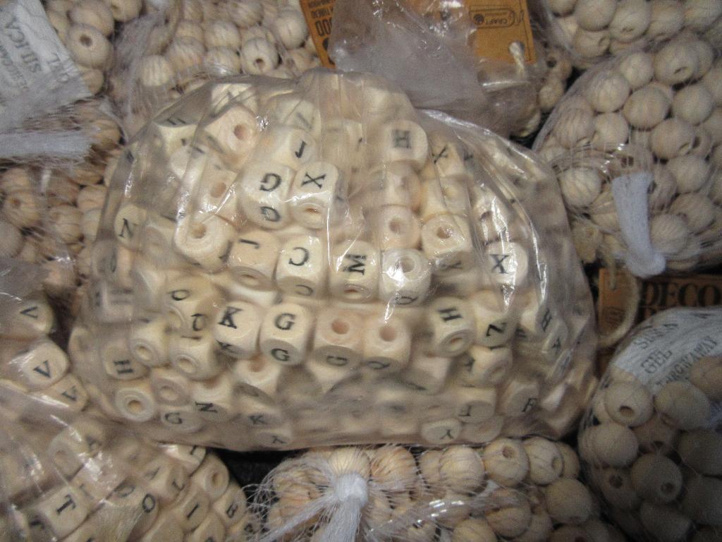 Partij houten kralen met letters blank smileys voor sieraden, Ophalen of Verzenden, Gebruikt, Kraal