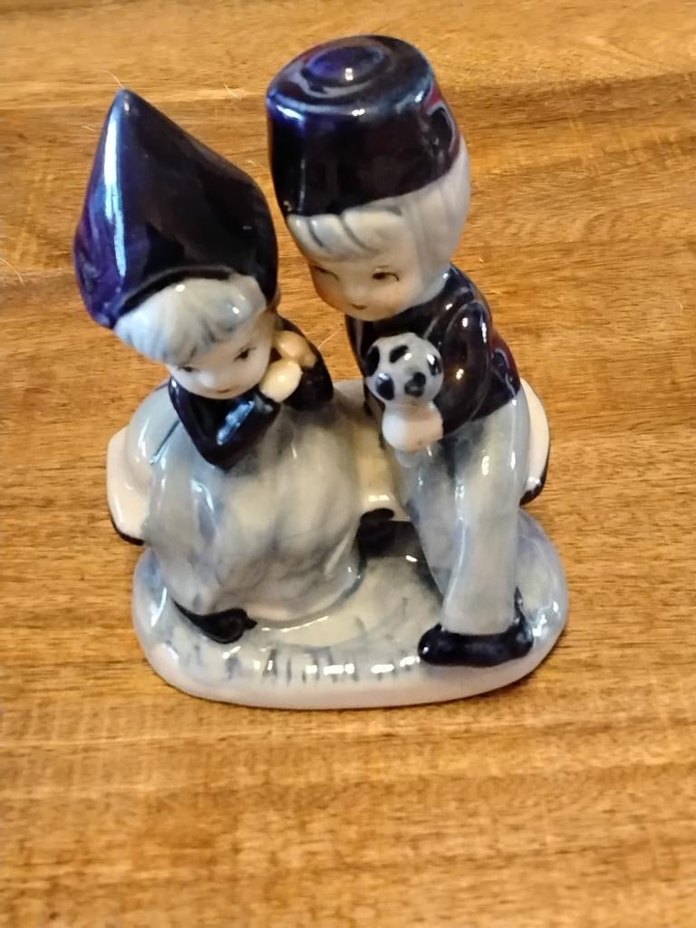 Delfts blauw beeldje: Hollands stelletje handgeschilderd, Ophalen of Verzenden, Zo goed als nieuw, Mens