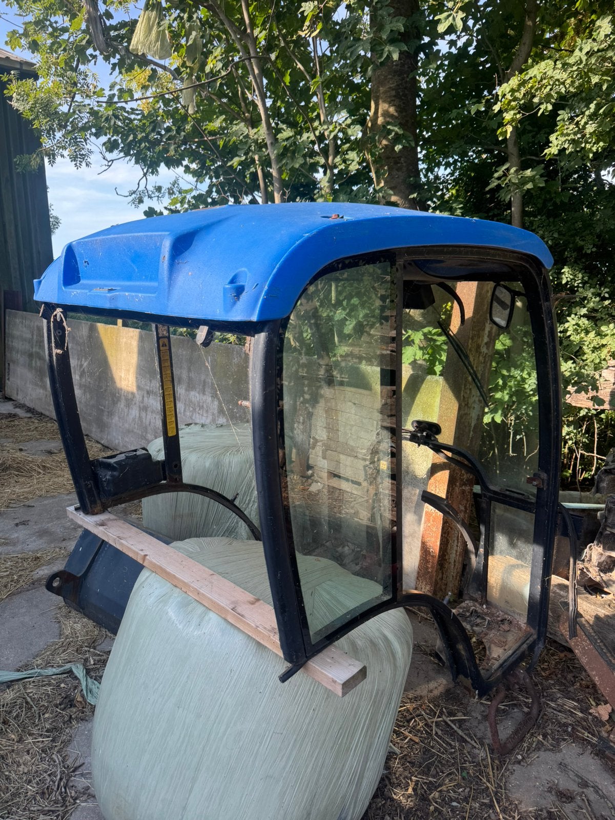 Cabine.  New holland tc 27  minitractor, Ophalen