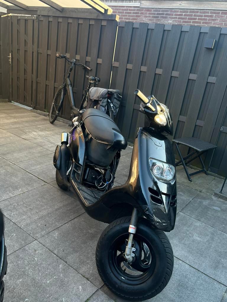Typhoon 70cc, Fietsen en Brommers, Scooters | Piaggio, Zo goed als nieuw, Overige modellen, Tweetakt, Ophalen