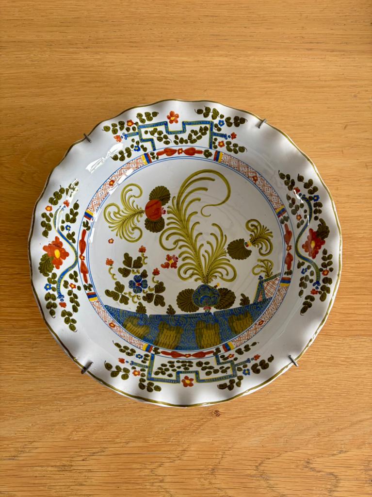 Wandbord Faenza 25 cm, handgeschilderd, blauwe anjer, Italie, Antiek en Kunst, Ophalen of Verzenden