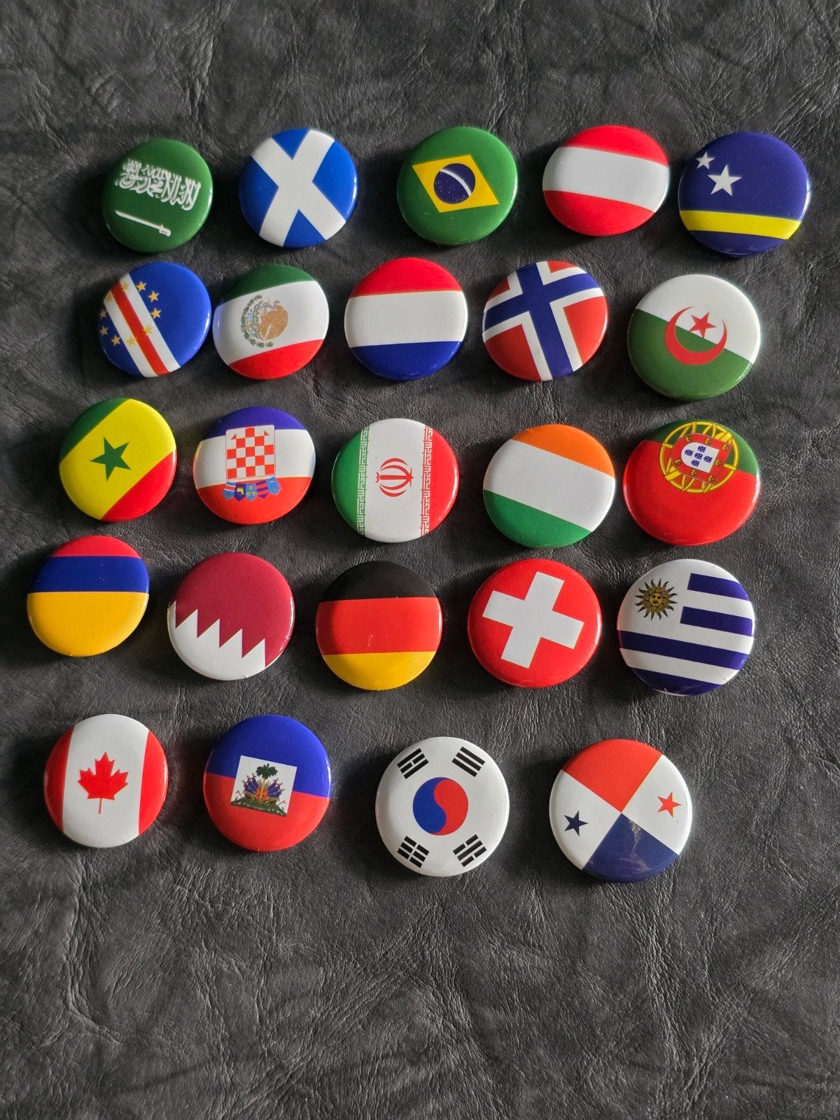 WK buttons van Dekamarkt 
verschillende 24 stuks, Ophalen of Verzenden, Zo goed als nieuw, Stad of Land, Button