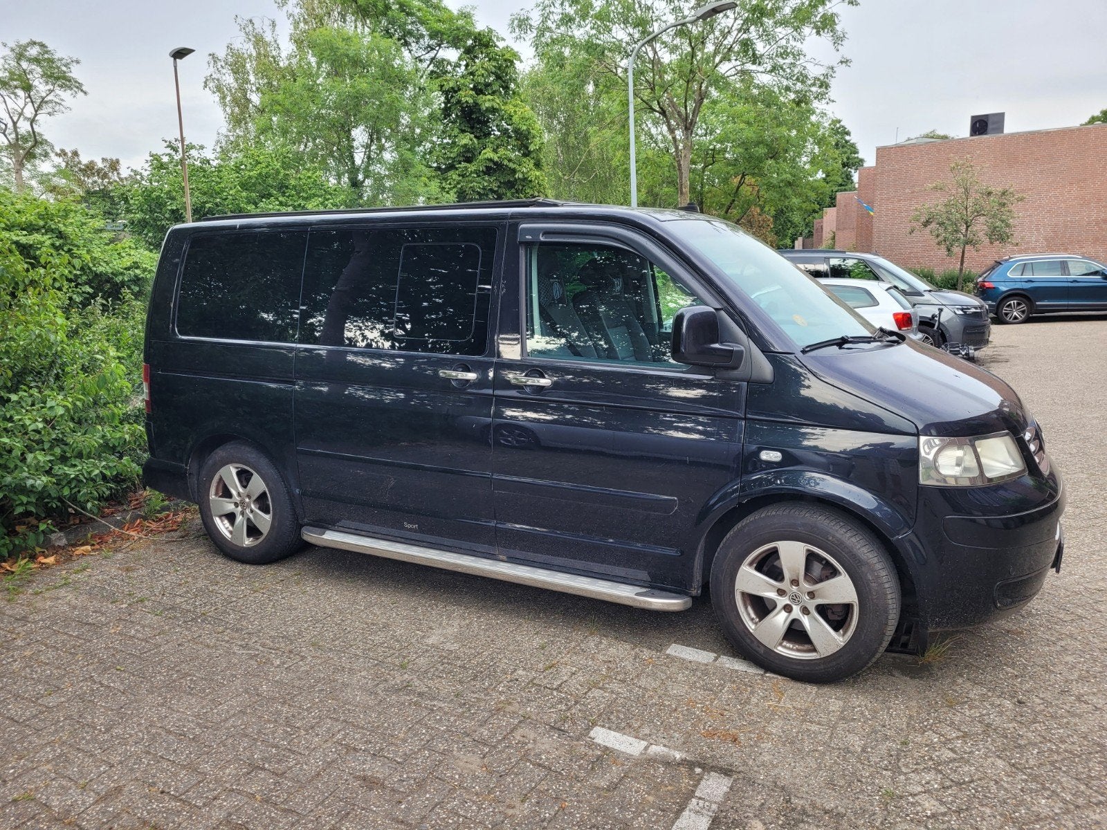 Te koop buscamper. Zwarte TDi5 Multivan VW 174 pk. Euro 4, Buscamper of Camperbus, Volkswagen, Tot en met 2, Particulier