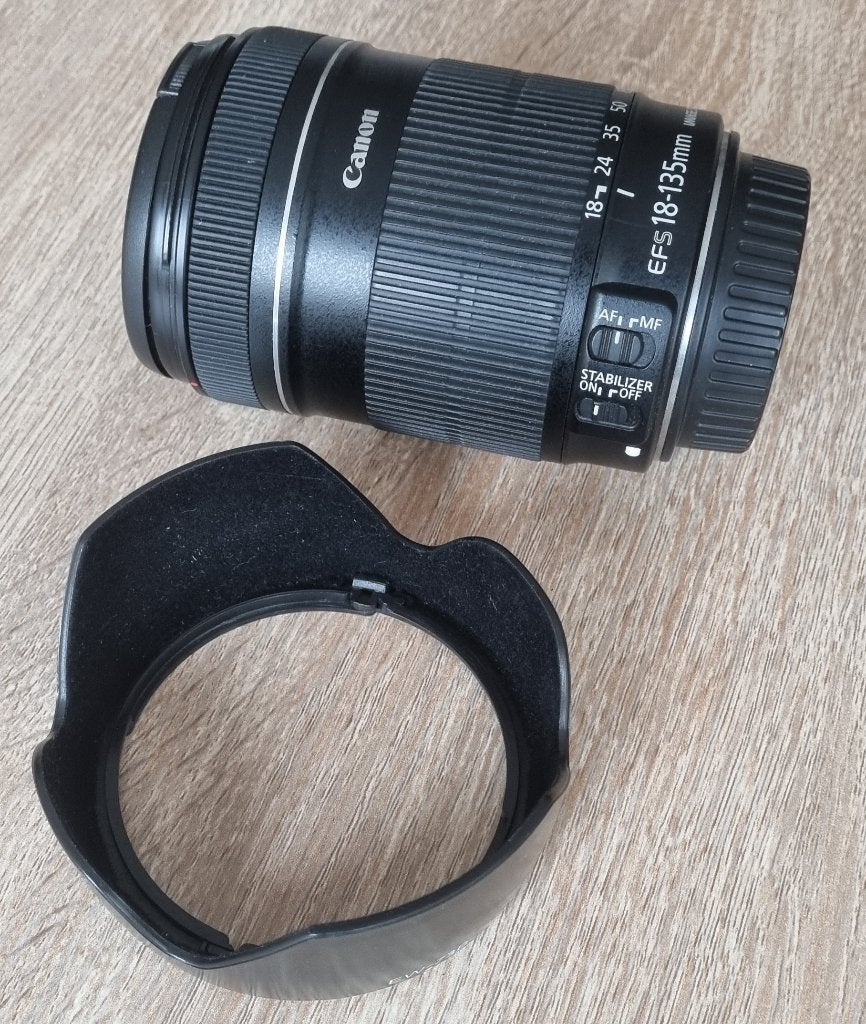 Canon EF-S 18-135mm f/3.5-5.6 IS zoomobjectief, Canon, Zo goed als nieuw, Zoom, Telelens