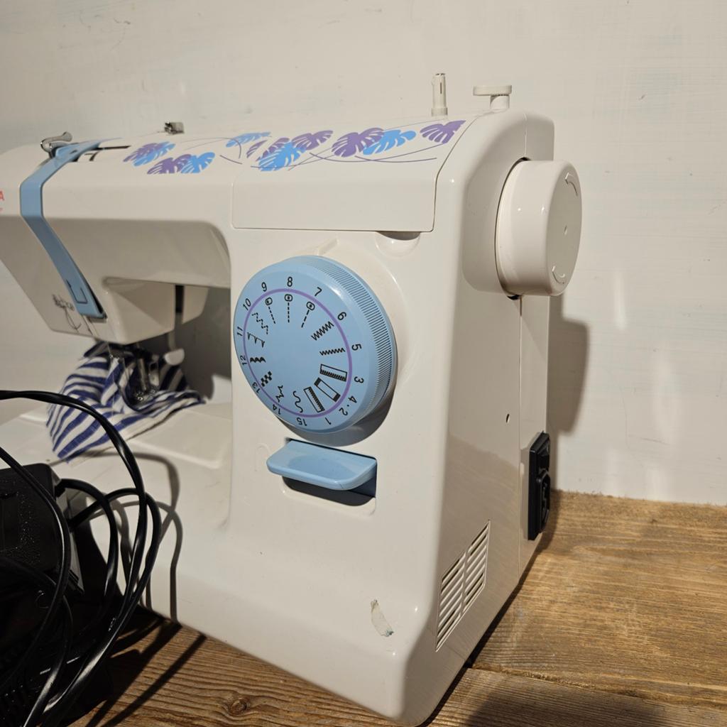 Toyota Naaimachine - Compact en Gebruiksvriendelijk, Hobby en Vrije tijd, Naaimachines en Toebehoren, Ophalen of Verzenden